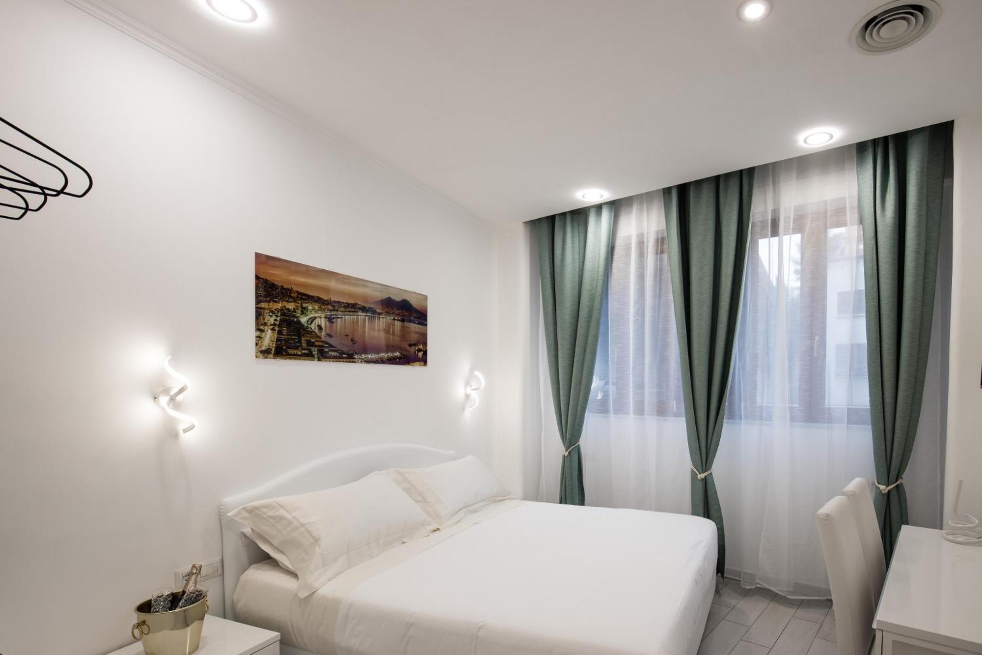 Mergellina Amore E Fantasia Napoli Bagian luar foto